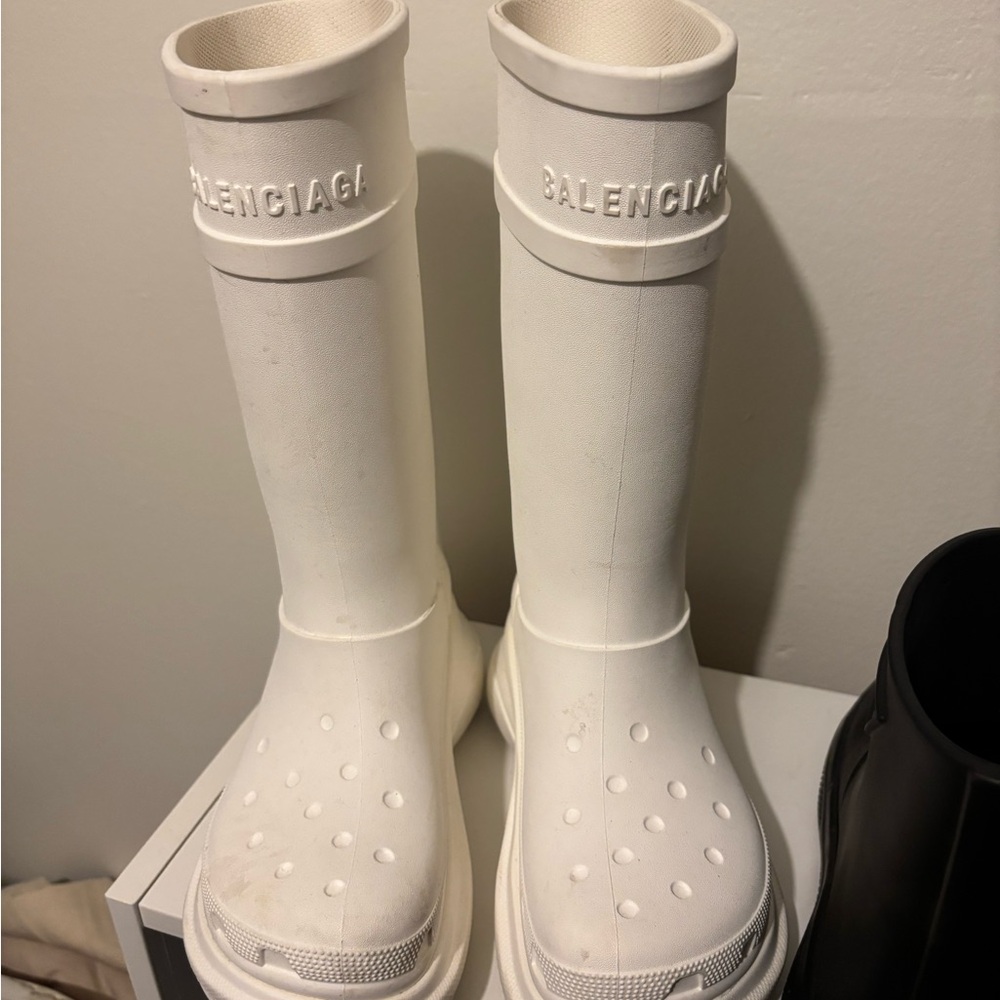 White balenciaga crocs